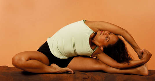 une posture de Yoga Iyengar en Martinique